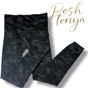 Spanx High Waist Camo Leggings Dark Green Black Size L Sculpt Gymcore Athleisure